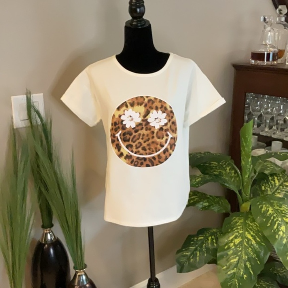 SAINTS & HEARTS - Cream Short Sleeve Tee with Animal Print Graphic - NWOT